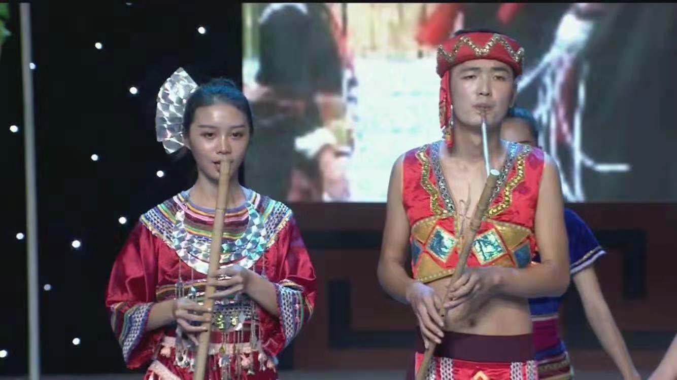 我校黎族乐团携《从那篱笆过》获省第五届少数民族文艺会演原生态节目创作二等奖