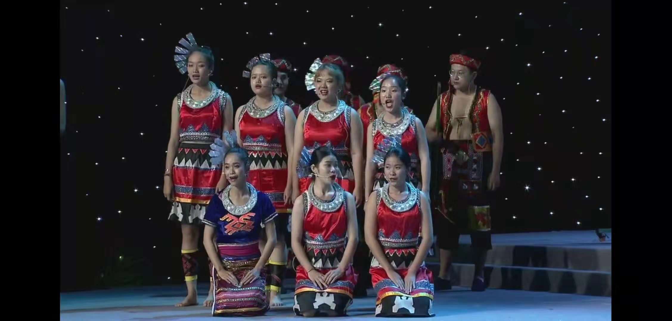 我校黎族乐团携《从那篱笆过》获省第五届少数民族文艺会演原生态节目创作二等奖